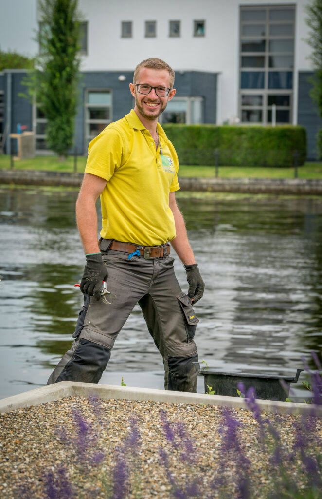 Medewerker aan het werk in de buitenlucht - Van Rosmalen - Gorinchem
