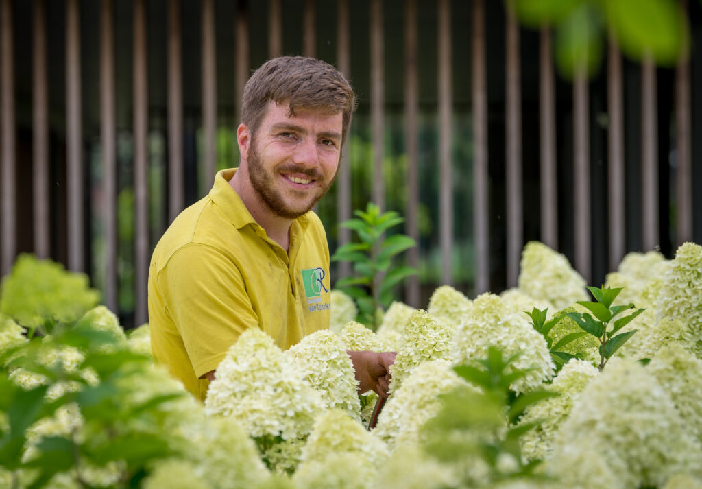 Medewerker aan het werk in de buitenlucht - Van Rosmalen - Gorinchem