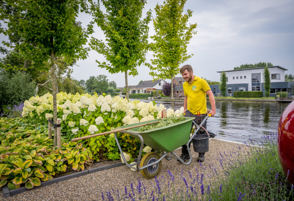 Medewerker aan het werk in de buitenlucht - Van Rosmalen - Gorinchem